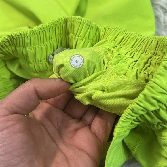 Lululemon Hotty Hot Short II *Long 4" Highlight Yellow - Picture 5 of 7